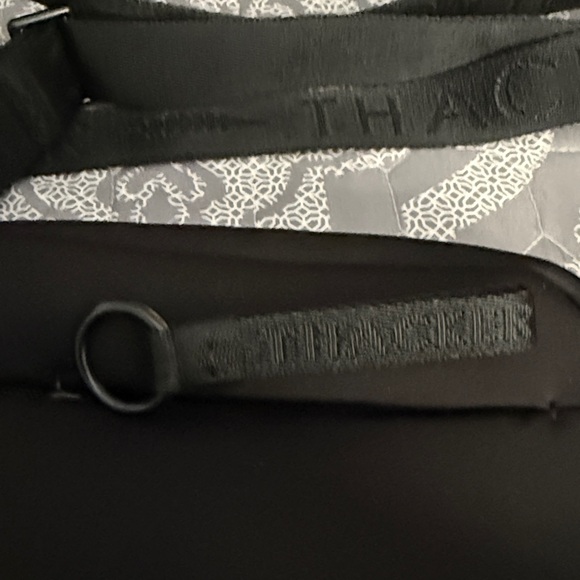 Thacker Neoprene Black Cocoon Camera Crossbody Bag EUC Ret $98 - Picture 9 of 10